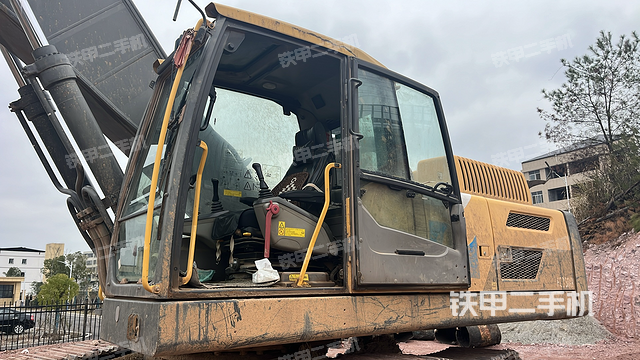 驾驶室整体（整机外观）