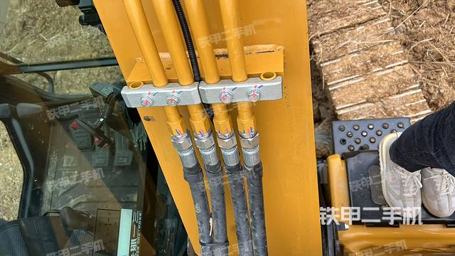 大臂背部俯視（工作和回轉(zhuǎn)裝置）