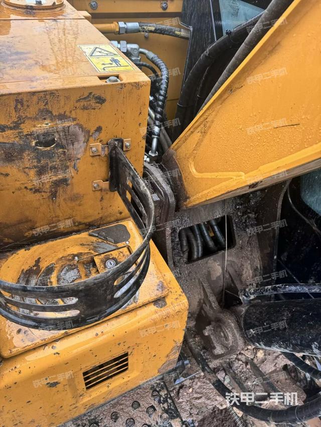 大臂根部?斜（工作和回轉(zhuǎn)裝置）