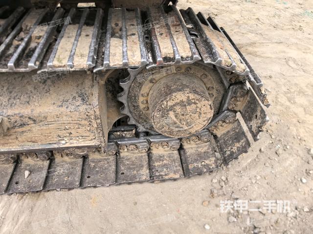 左驅(qū)動輪（行走機構(gòu)）