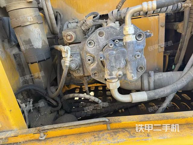 液壓泵艙室正面整體(整機(jī)外觀) 液壓泵艙室正面整體(整機(jī)外觀)