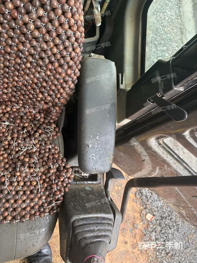 座椅右側(cè)控制臺/鑰匙門/油門/含右手柄（駕駛室部分）