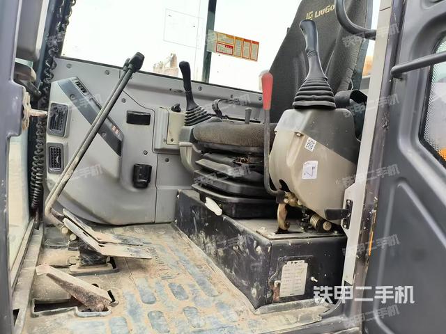 驾驶室顶部（整机外观）