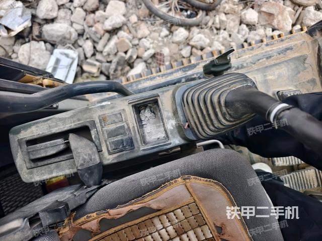 座椅左側(cè)控制臺/音響/含左手柄（駕駛室部分）