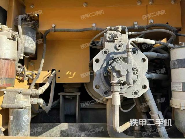 液壓泵艙室正面整體(整機(jī)外觀) 液壓泵艙室正面整體(整機(jī)外觀)