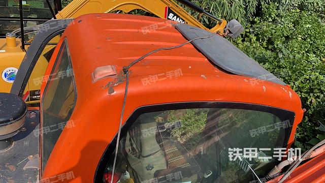 駕駛室頂部（整機外觀）