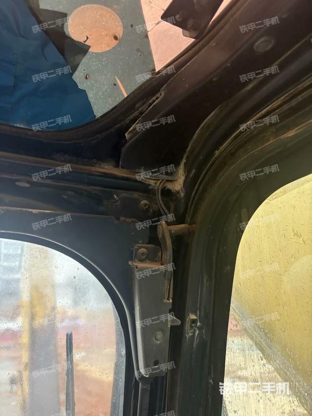 左后方玻璃角標(biāo)（駕駛室部分）