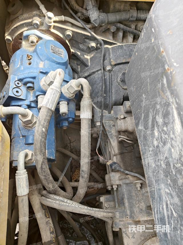 液壓泵艙室正面整體(整機(jī)外觀) 液壓泵艙室正面整體(整機(jī)外觀)