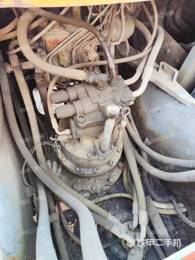 回转马达和主控阀（整机外观）