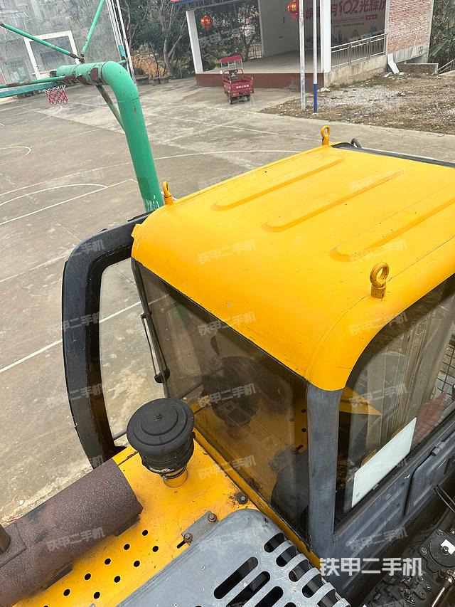 驾驶室顶部（整机外观）