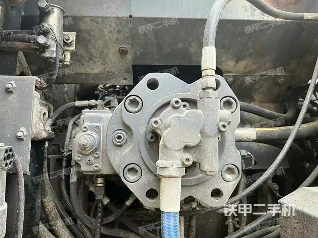 液壓泵艙室正面整體(整機(jī)外觀) 液壓泵艙室正面整體(整機(jī)外觀)