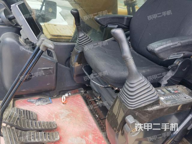 駕駛室整體（整機外觀）