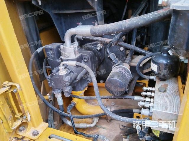 液壓泵艙室正面整體（整機(jī)外觀）