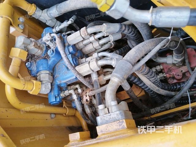 回轉(zhuǎn)馬達(dá)和主控閥（整機(jī)外觀）