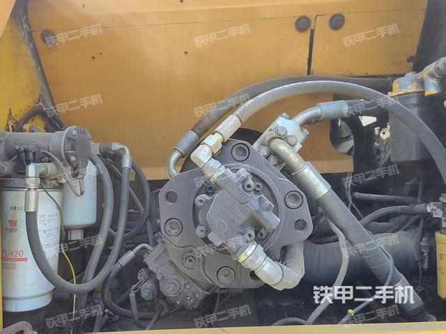 液壓泵艙室正面整體(整機(jī)外觀) 液壓泵艙室正面整體(整機(jī)外觀)