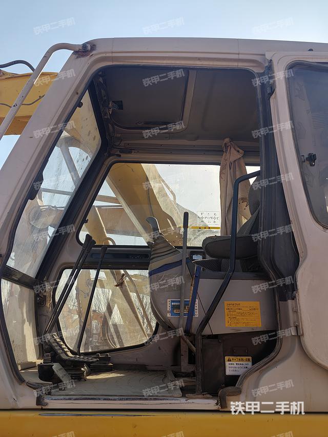 駕駛室整體（整機外觀）