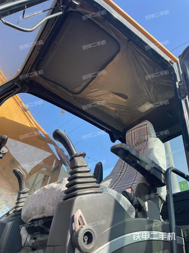 駕駛室頂部（整機(jī)外觀）