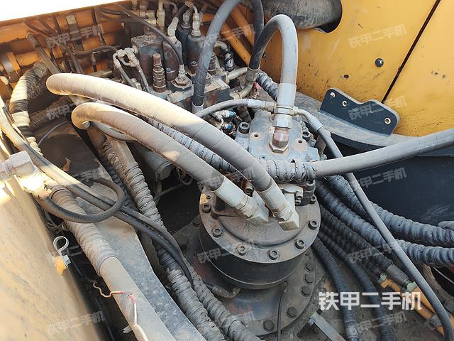 回转马达和主控阀（整机外观）