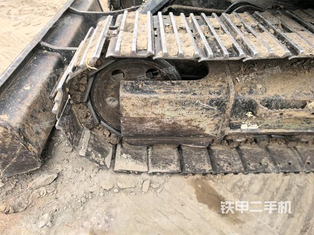 右驅(qū)動輪（行走機構(gòu)）