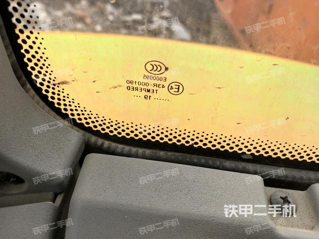 后窗玻璃角標(biāo)(駕駛室部分) 后窗玻璃角標(biāo)(駕駛室部分)