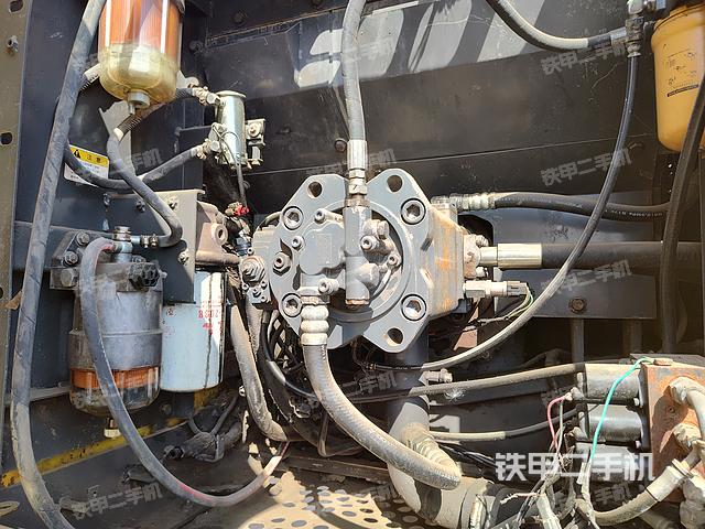 液壓泵艙室正面整體（整機(jī)外觀）