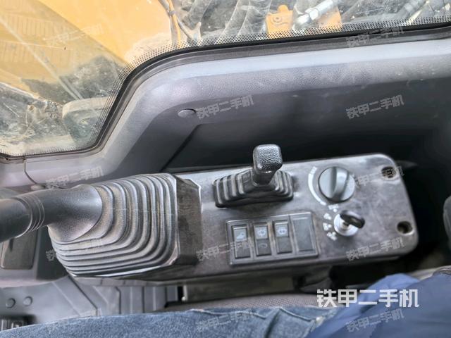 座椅右側(cè)控制臺/鑰匙門/油門/含右手柄（駕駛室部分）