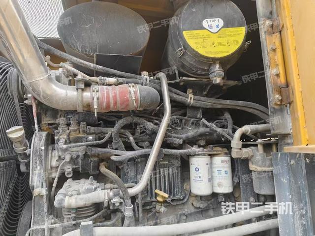 發(fā)動機(jī)左側(cè)（整機(jī)外觀及大件）