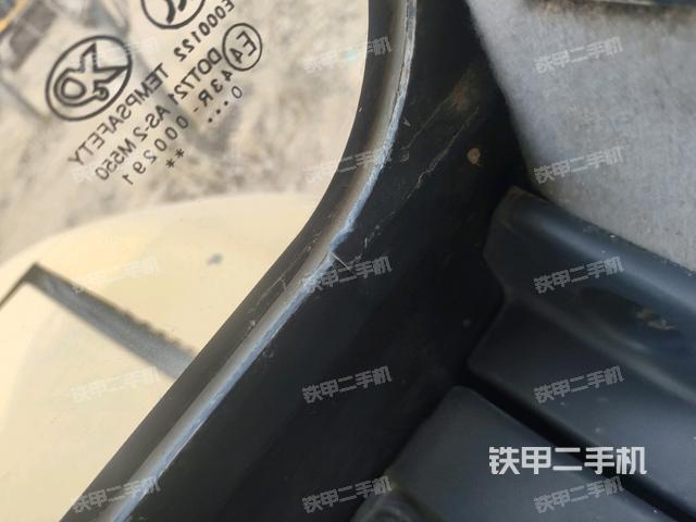 后窗玻璃角標(駕駛室部分) 后窗玻璃角標(駕駛室部分)