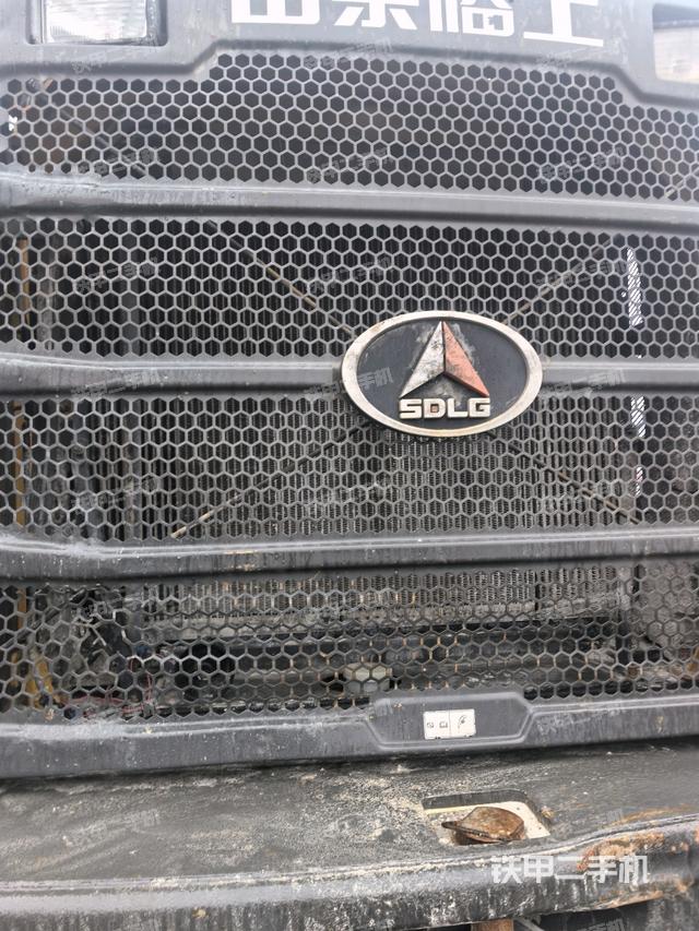 散熱器正面(動(dòng)力系統(tǒng)) 散熱器正面(動(dòng)力系統(tǒng))