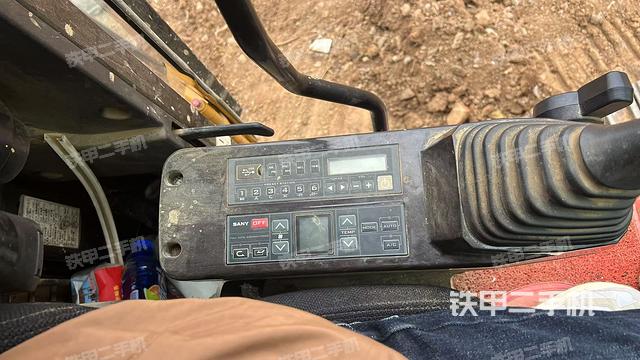 座椅左側(cè)控制臺(tái)/音響/含左手柄（駕駛室部分）