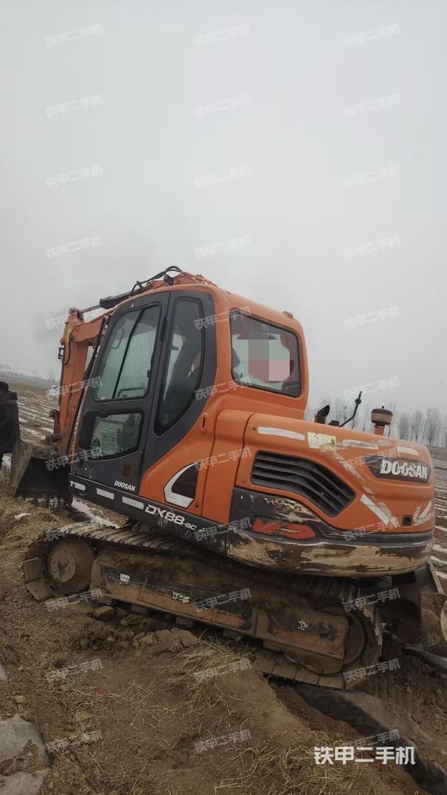 駕駛室整體(整機外觀) 駕駛室整體(整機外觀)