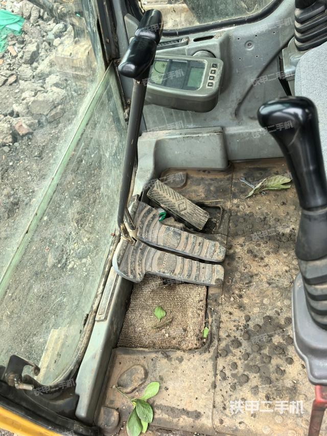 座椅右側(cè)控制臺/鑰匙門/油門/含右手柄（駕駛室部分）