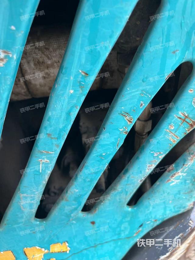 液壓泵艙室正面整體(整機(jī)外觀) 液壓泵艙室正面整體(整機(jī)外觀)