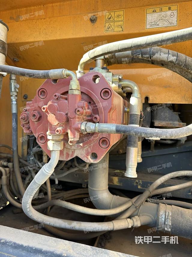 液壓泵艙室正面整體（整機(jī)外觀）