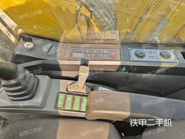 座椅左側(cè)控制臺(tái)/音響/含左手柄（駕駛室部分）