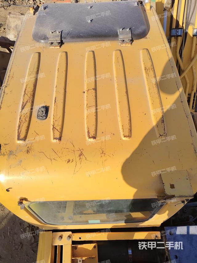 驾驶室顶部（整机外观）