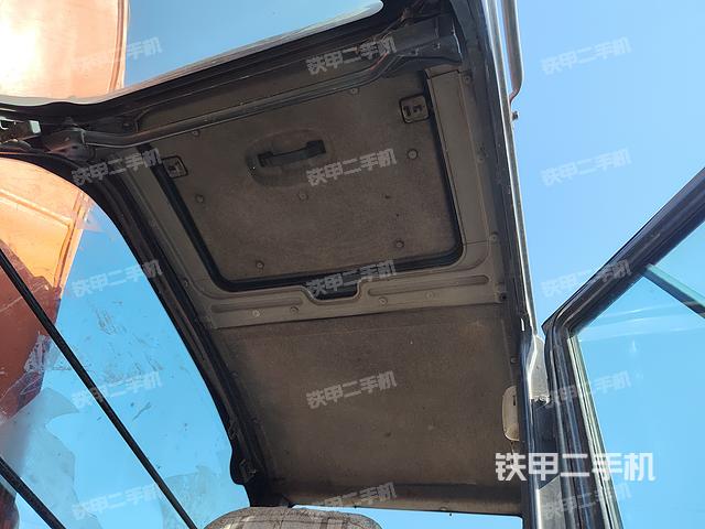 驾驶室顶部（整机外观）