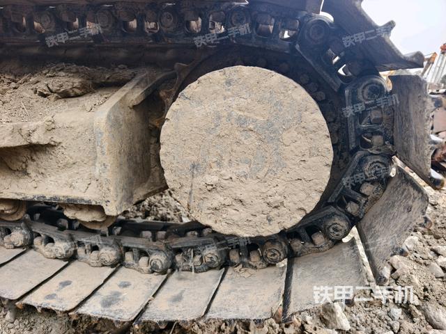 右驅(qū)動輪（行走機(jī)構(gòu)）