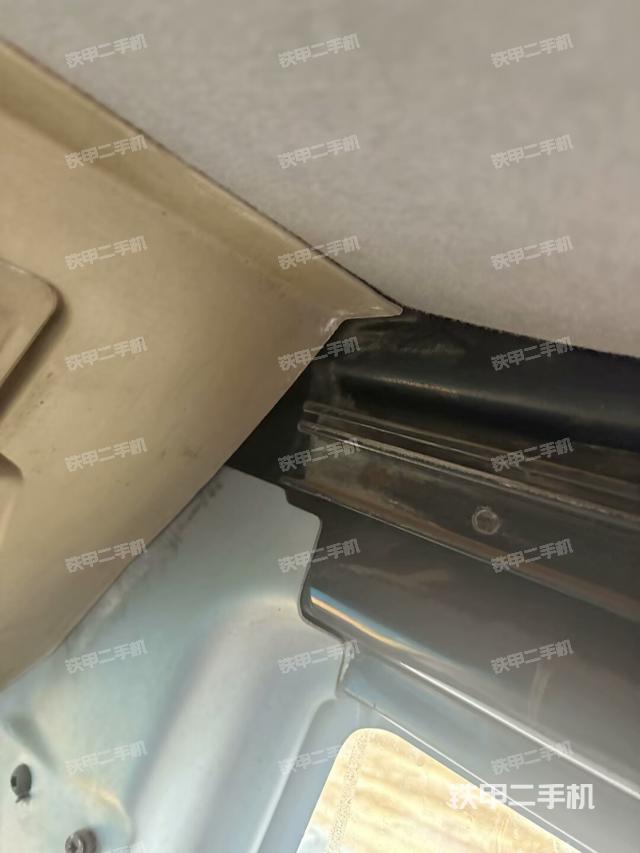 右側(cè)玻璃角標(biāo)（駕駛室部分）