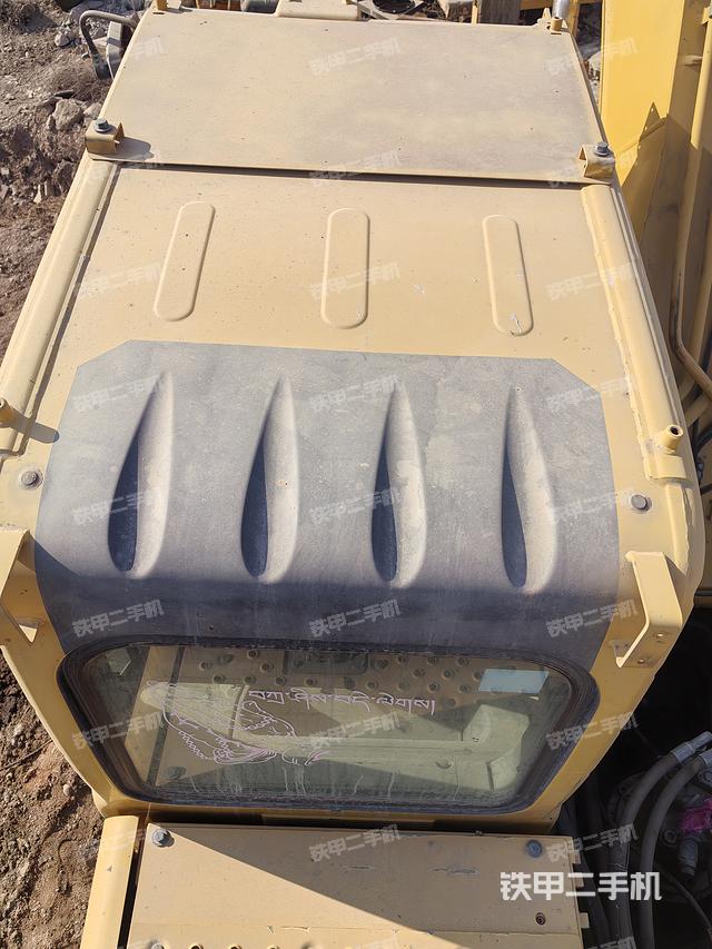 駕駛室頂部（整機外觀）