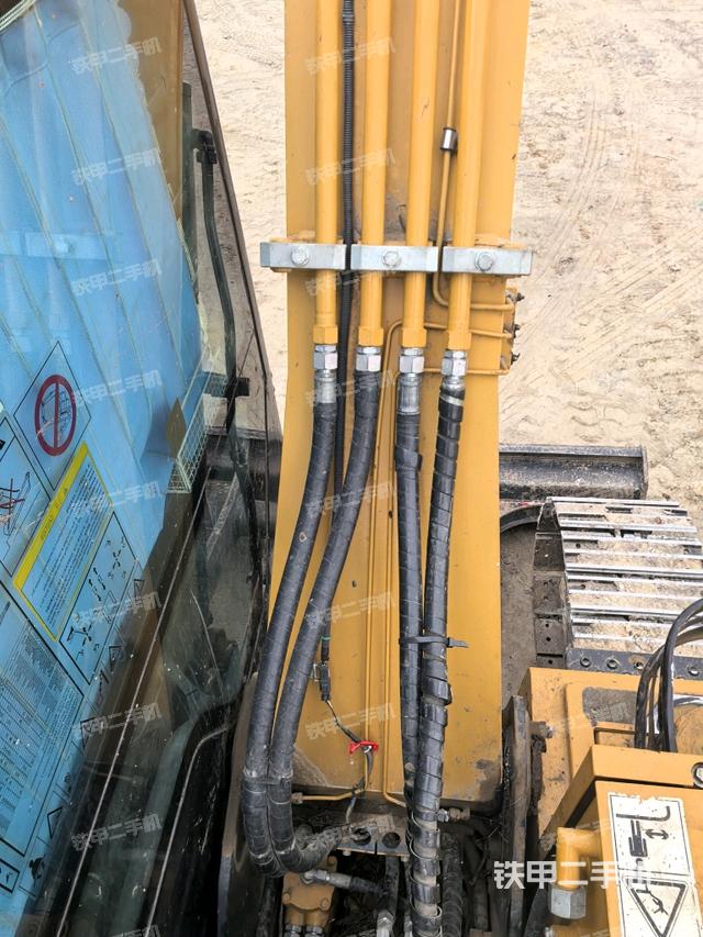 大臂背部俯視（工作和回轉(zhuǎn)裝置）