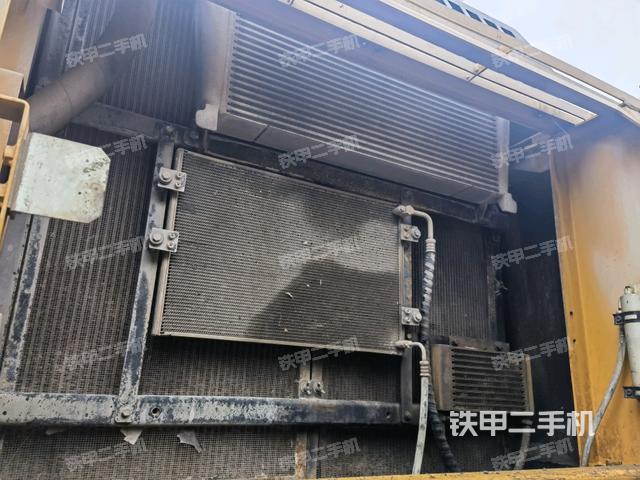 散熱器正面(大件艙室) 散熱器正面(大件艙室)