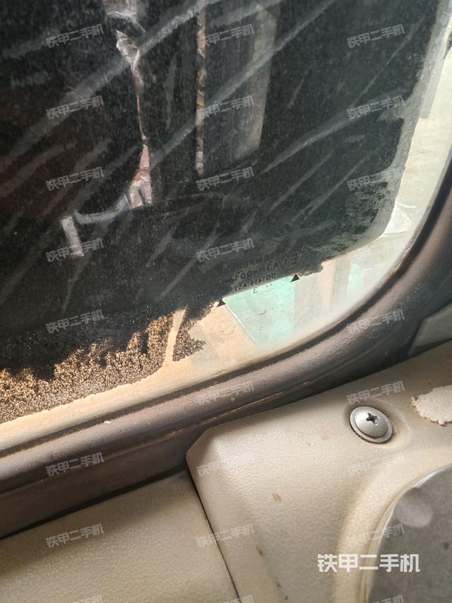 左后方玻璃角標(biāo)（駕駛室部分）