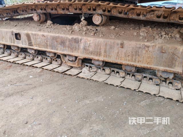 單側(cè)履帶整體(整機(jī)外觀) 單側(cè)履帶整體(整機(jī)外觀)