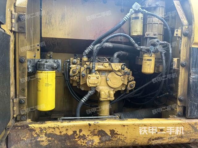 液壓泵斜45?左（大件艙室）