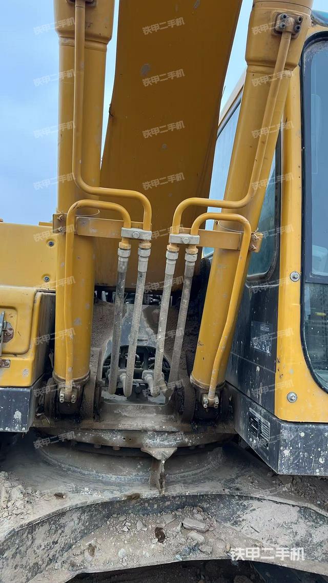 大臂油缸整體?豎拍（工作和回轉(zhuǎn)裝置）