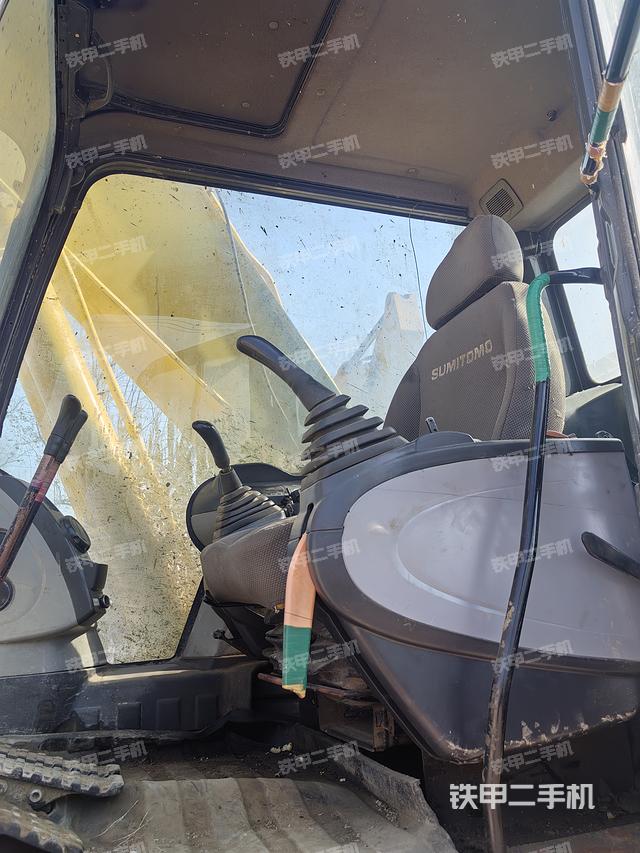 駕駛室整體（整機(jī)外觀）