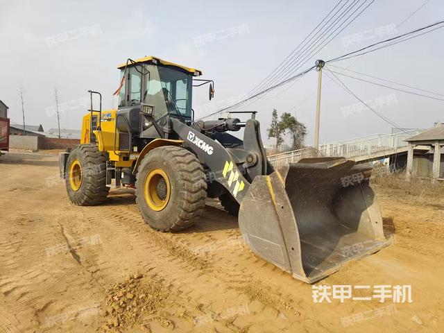 駕駛室工作臺(tái)(整機(jī)外觀及大件) 駕駛室工作臺(tái)(整機(jī)外觀及大件)