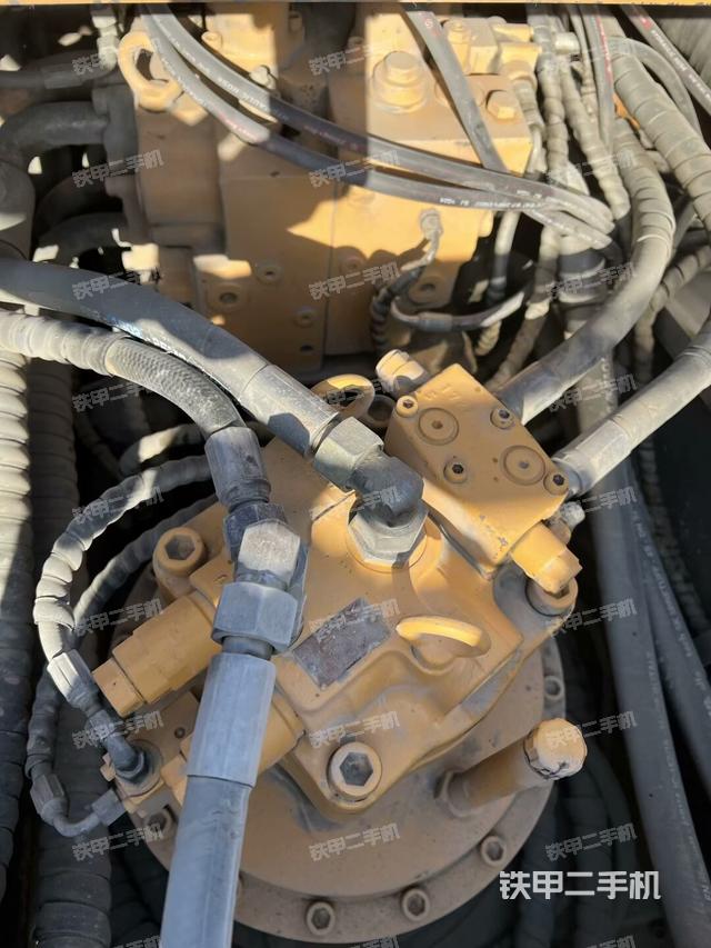 回轉馬達和主控閥（整機外觀）