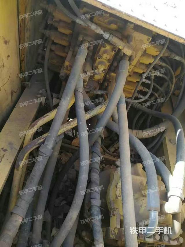 回转马达和主控阀（整机外观）